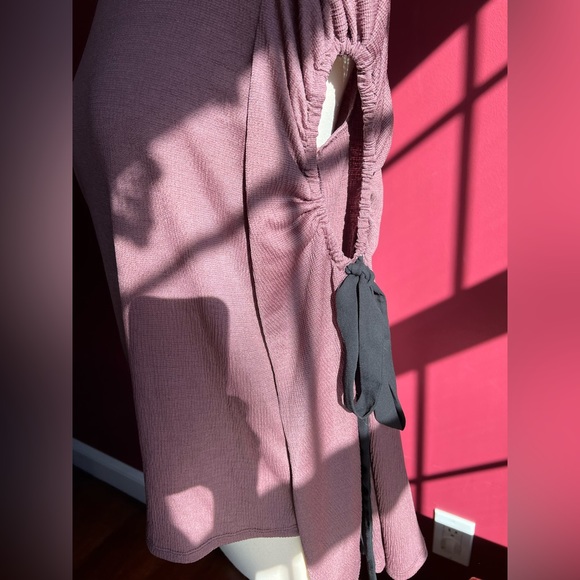 Express mauve top with cut outs on sleeves that tie sz S - Picture 10 of 10